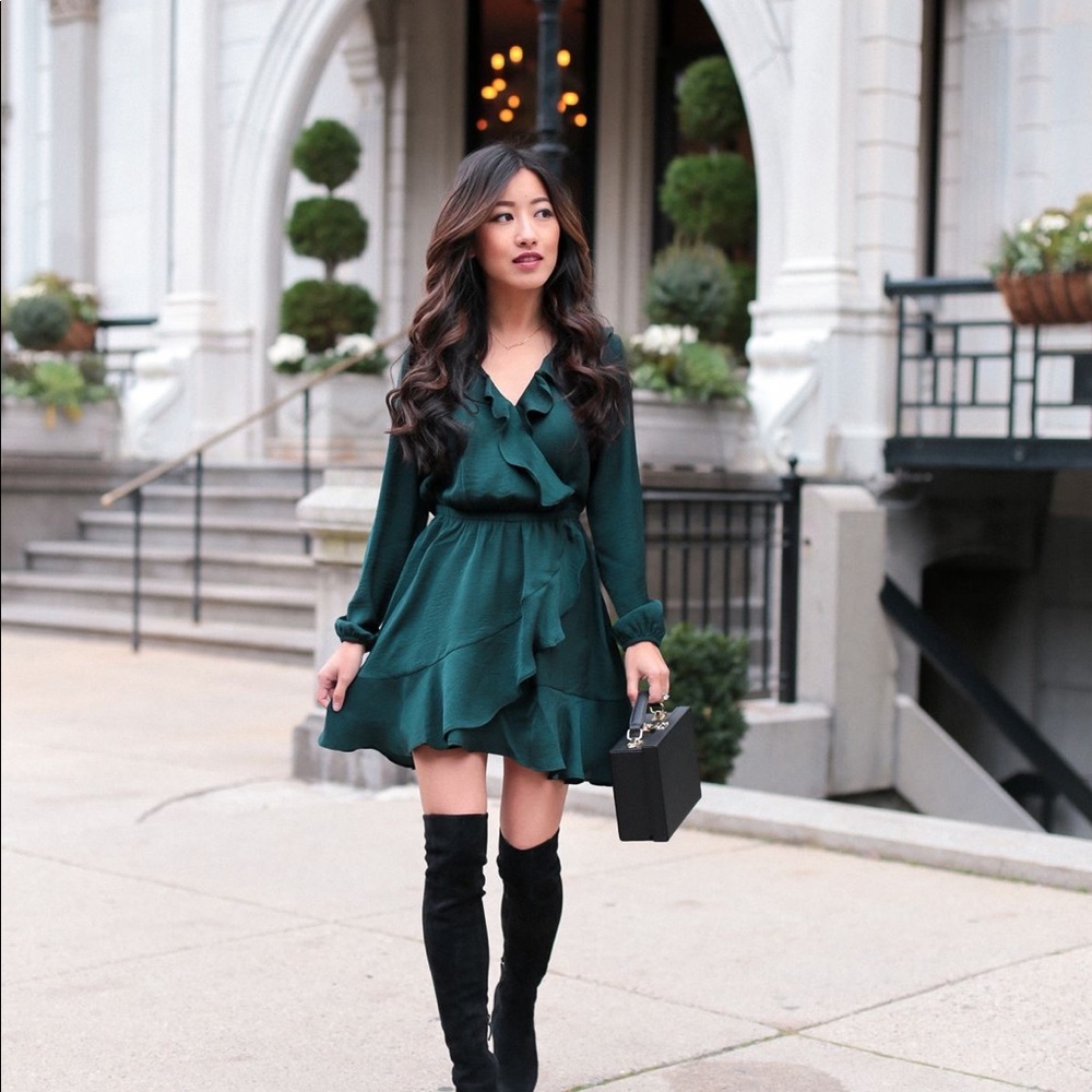 Express holiday dress - Picture 1 of 3